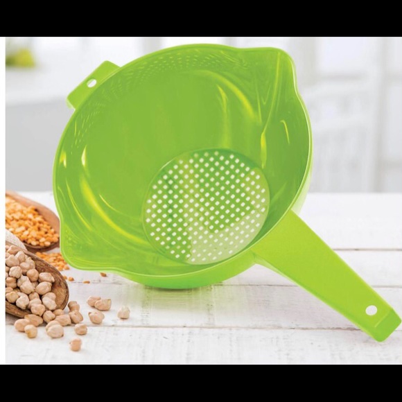 Tupperware Small 1 Quart Colander with Handle - Picture 12 of 12
